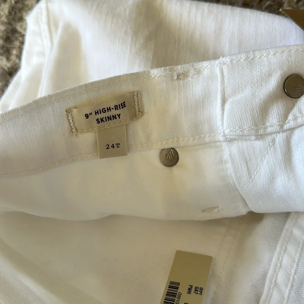 Madewell sit above